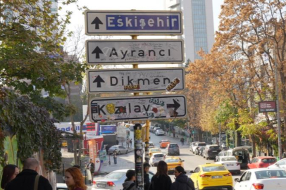 Sosyal medyada viral olan Kızılay tabelası yenilendi, bu kez de üzeri kirletildi