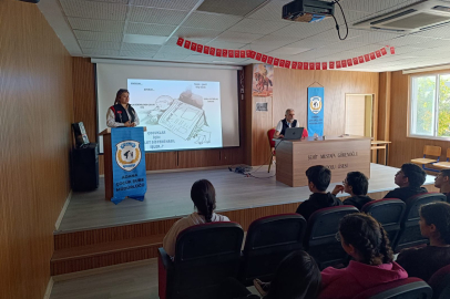 Adana’da polis ekiplerinden çocuklara akran zorbalığı ve güvenlik eğitimi