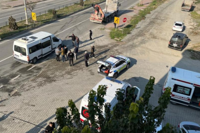 Iğdır’da polisleri taşıyan minibüs kamyona çarptı: 7 yaralı