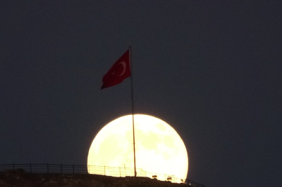 Türkiye’de ‘Kunduz Süper Ay’ büyüledi