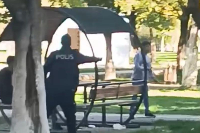 Zihinsel engelli genç bıçakla vatandaşlara saldırdı