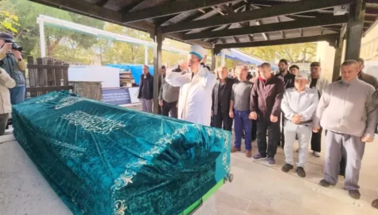 Banu Alkan kardeşini son yolculuğuna uğurladı 2