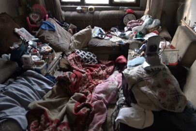 Bursa’da yalnız adamın evi çöplüğe döndü: 2 Kamyon çöp çıktı