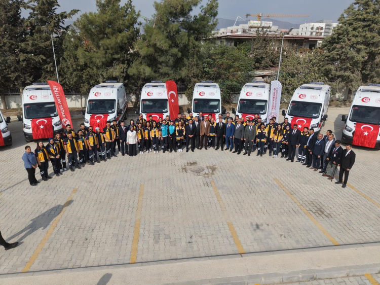 Hatay’da acil sağlık filosu güçlendi 12 yeni ambulans hizmete alındı 3