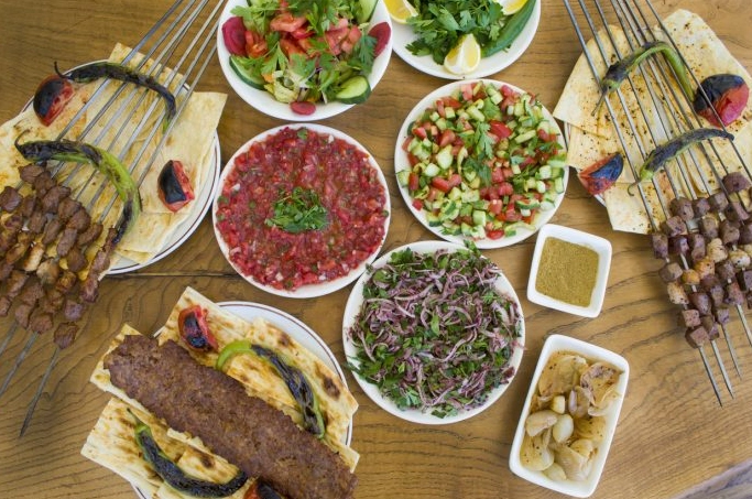 Adana’nın Geleneksel Mutfağında Lezzet Yolculuğu