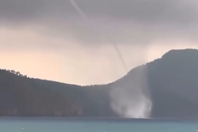 Antalya’da denizde oluşan hortumlar kameralara yansıdı