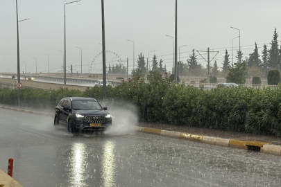 Antalya’da sağanak yağış ve fırtına etkili oldu! Meteoroloji’den yeni uyarı geldi