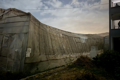 Mersin Bozyazı’da hortum felaketi: 11 sera hasar gördü