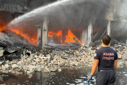 Adana'da hırdavat dükkanında çıkan yangın, kontrol altına alındı