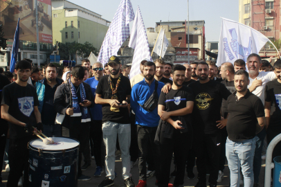 Adana Demirspor’un taraftarları sokağa indi