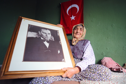 Cennet nine, Atatürk'ü çocukluğunda ezberlediği şiirle anıyor