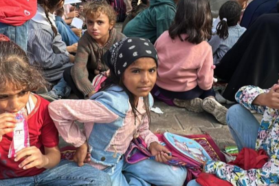 Gazze’de çocuklar enkaza dönen okullarda ders başı yaptı