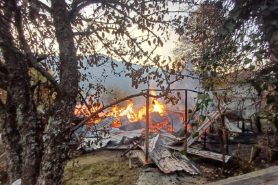 Karabük'te ahşap evde çıkan yangın korkuttu