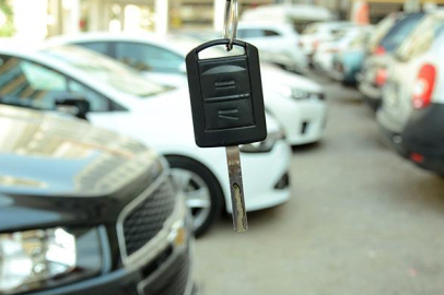 Kıbrıs’ta otomobil ilanı tuzağı: “Askerim, dışarı çıkamıyorum” diyerek 550 bin liralık vurgun yaptı