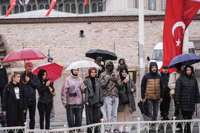 Türkiye’de 10 Kasım manzaraları: 09.05’te siren sesiyle gözyaşlarına boğuldular