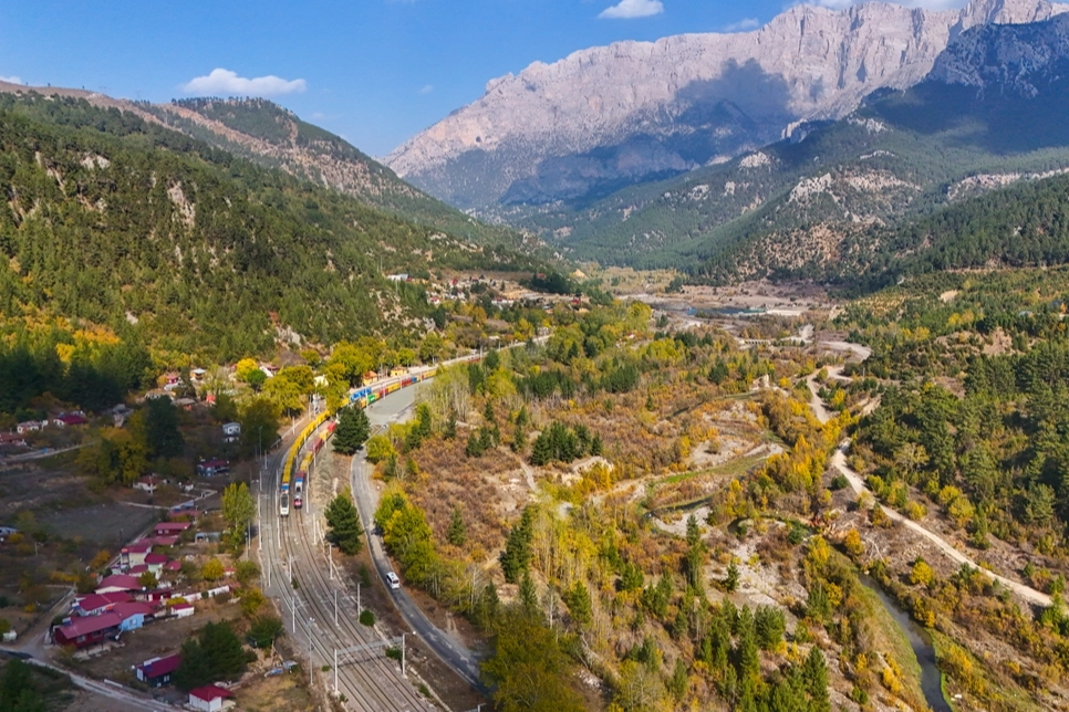 Adana'daki Belemedik Tabiat Parkı ve çevresi sonbaharın renklerine büründü