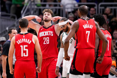 Alperen Şengün’den dev performans! Houston Rockets, Bucks’ı deplasmanda devirdi