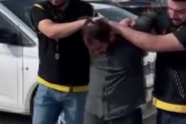 Çekirdek çitlerken telefonu çaldı: "Şeytana uydum" dedi