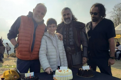 “Mehmet: Fetihler Sultanı” setinde Şehzade Mustafa’nın doğum günü kutlandı