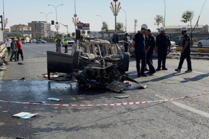 Refüjü aşan otomobil araçların arasına daldı: 3'ü ağır 5 yaralı