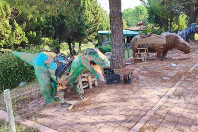 Adana'da milyonlarca lira harcanan Dinazor Park çürümeye terk edildi 