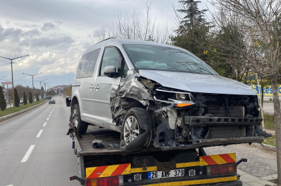 Eskişehir’de korkutan kaza: Araç takla attı