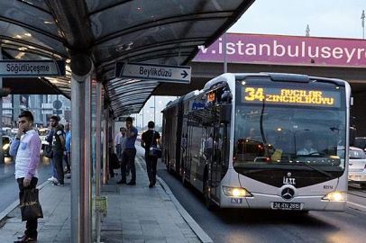 İstanbul’da metrobüs hattı tamamen durdu! Sabah yoğunluğu trafiği felç etti