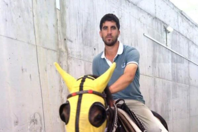 Kırmızı ışıkta geçen otomobilin çarptığı seyis, tedavi gördüğü hastanede öldü