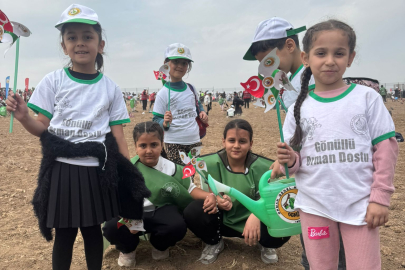 Adana’da 200 öğrenci 200 fidanla geleceğe nefes oldu