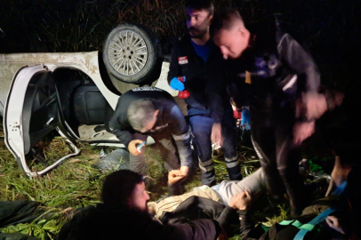 Hatay’da kaçak göçmenleri taşıyan otomobil Asi Nehri’ne düştü: 9 yaralı