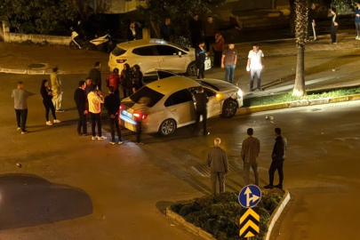 Manavgat’ta iki otomobil çarpıştı: 3 Kişi yaralandı