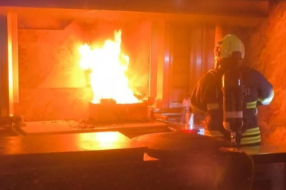 Dönercide kızartma makinesi alevlere teslim oldu