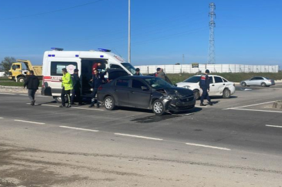 İpsala’da iki otomobil çarpıştı: 8 yaralı