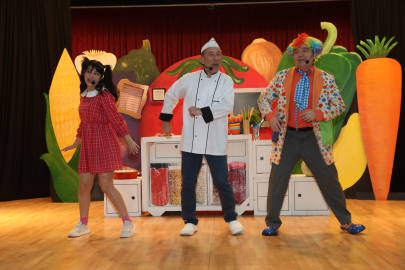 “Şeker Usta” Tiyatrosu Yüreğir’de miniklerle buluştu