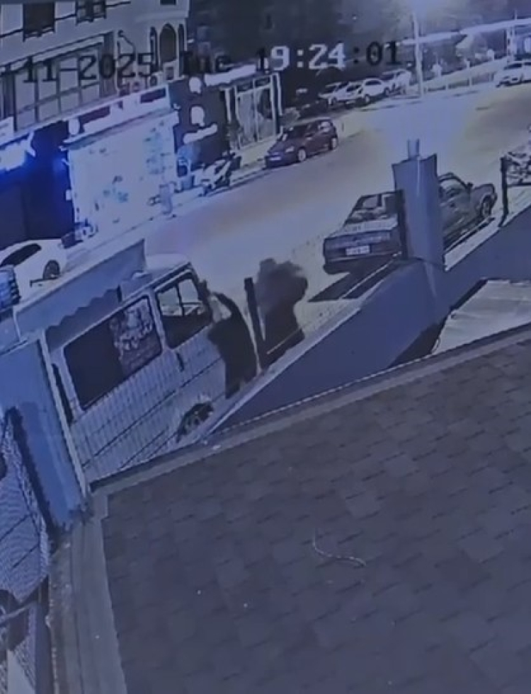 Alanya'da yolda yürüyen bir kadına yumruk atıp, makasla yüzünü yaralayan şahıs tutuklandı 2