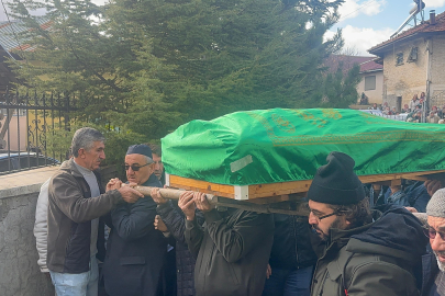 Antalya’da anne ve kızları gözyaşlarıyla son yolculuğuna uğurlandı