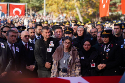 Bilecikli şehidin evinde helallik alınırken kardeşi abisinin üniformasını giydi
