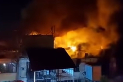 Denizli’de eski fabrika yerleşkesinde yangın: 6 işyeri zarar gördü