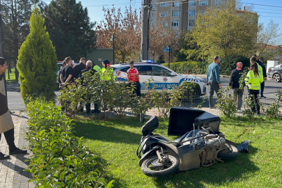 Otomobille çarpışan motosiklet lokantaya girdi, anlar kamerada