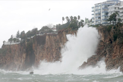 Doğu Akdeniz’de fırtına uyarısı! Anamur–Silifke hattında rüzgâr 75 km/s’e çıkacak