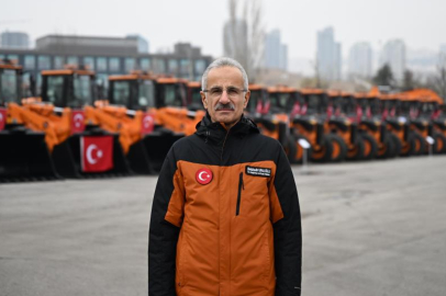 Bakan Uraloğlu: Kışın güvenli ulaşım için 18 bin 407 personel ve 14 bin 263 araç görev başında