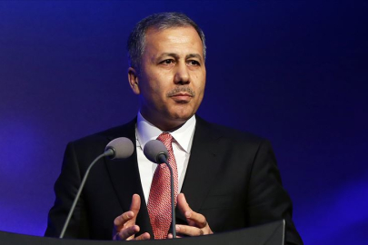 Bakan Yerlikaya: Kırmızı bültenli 7 suçlu ve ulusal aranan 3 kişi Türkiye’ye iade edildi