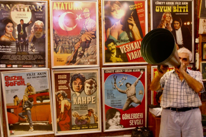 Sabri Şenevi’nin Sinema Evi ziyaretçilerini zamanda yolculuğa çıkarıyor