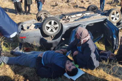 Şanlıurfa’da otomobil şarampole yuvarlandı: Aynı aileden 4 kişi ağır yaralandı