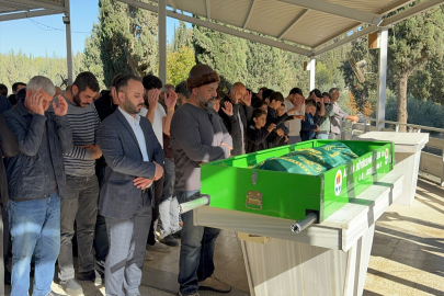 12 yaşındaki çocuğun cenazesi babasının kıldırdığı namazın ardından toprağa verildi