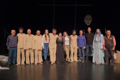 Alanya Belediye Tiyatrosu Adana’da sanatseverlerle buluştu