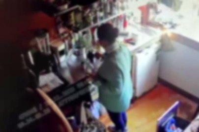 Beyoğlu'nda kafede kahve yerine bulaşık deterjanı içirilen kadın zehirlendi