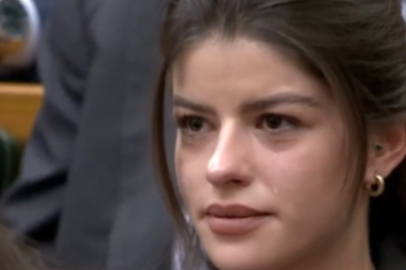 CHP grup toplantısında duygu dolu anlar: Ayşe Tokyaz’ın ikizi Esra gözyaşlarına boğuldu