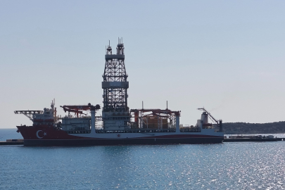 Türkiye’nin 5. sondaj gemisi West Draco kırmızı-beyaza boyandı