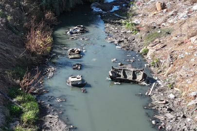 Adana’da kokudan yaşanmaz hale gelen atık su deresi isyan ettirdi!